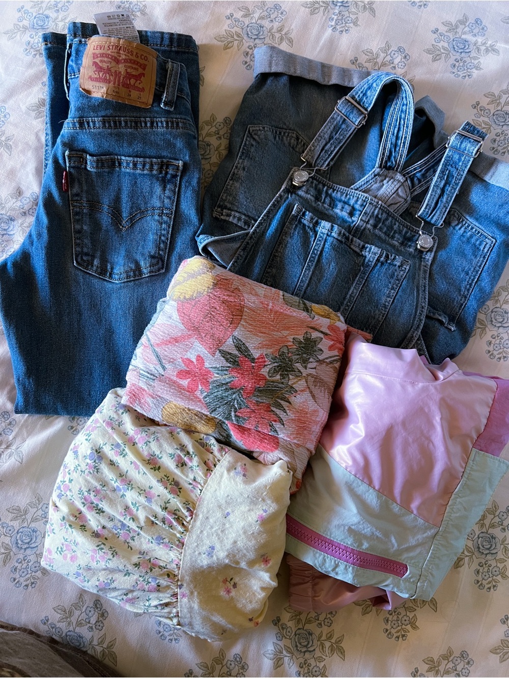 BUNDLE GIRL SIZE 8 Clothing H&M, Osh Kosh, Cat & Jack and Levi’s